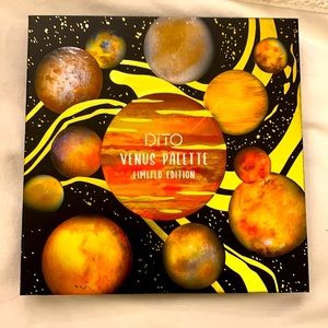 Venus ditto eyeshadow palette